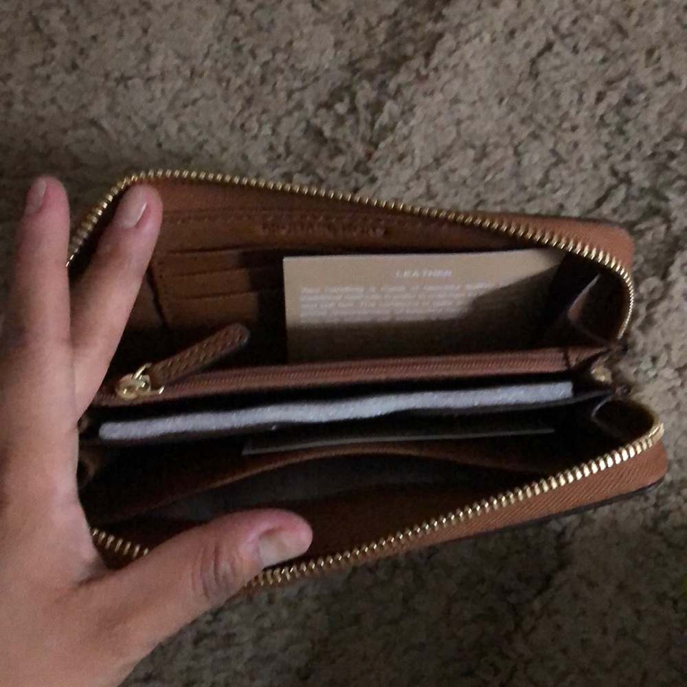 Michael kors bag and wallet - Picture 15 of 16